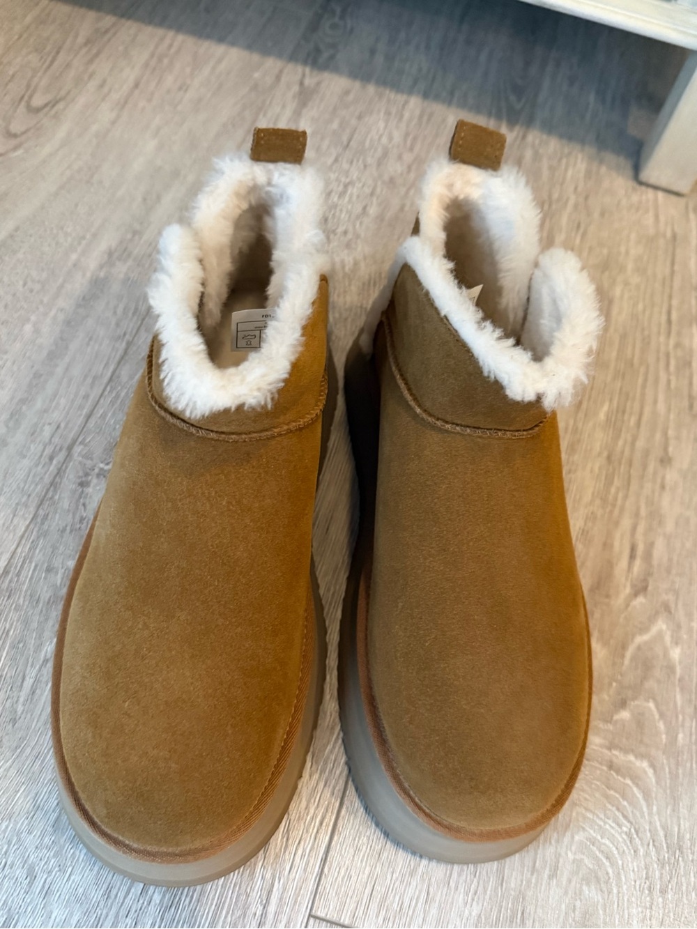 Koolaburra Chestnut Mini Platform Ankle Boot with White Shearling Trim - Picture 4 of 7